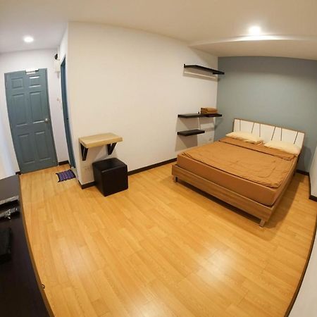Inn Trog And Inn Soi (Adults Only) Bangkok Ngoại thất bức ảnh