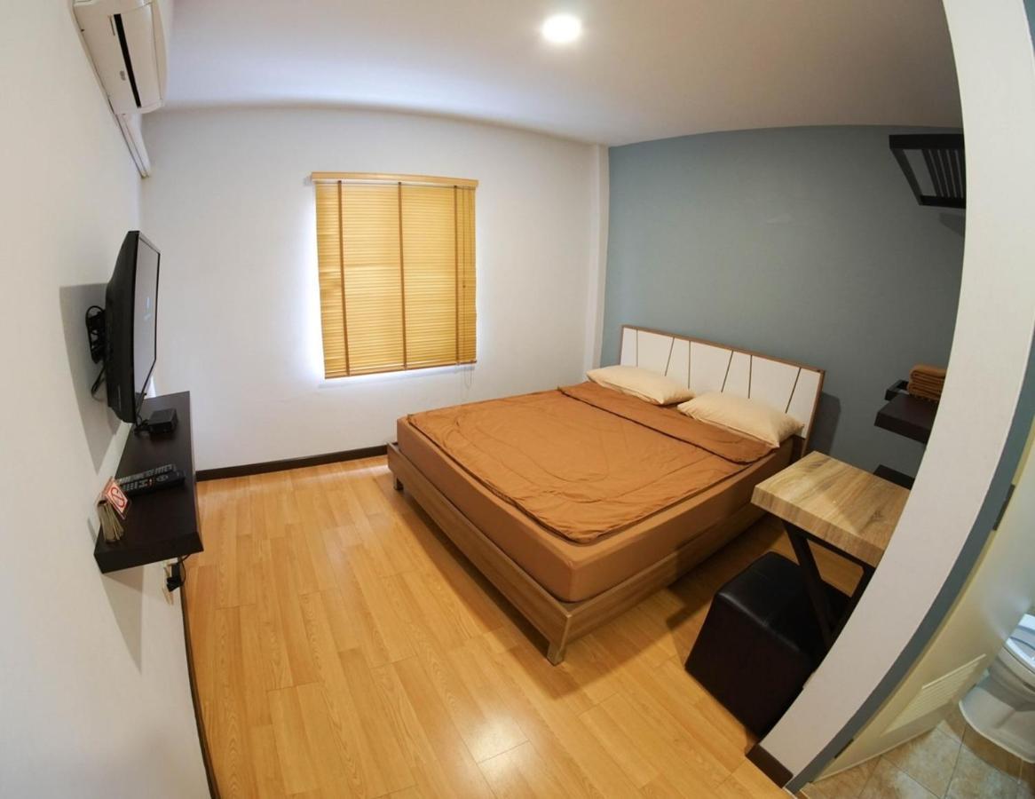 Inn Trog And Inn Soi (Adults Only) Bangkok Ngoại thất bức ảnh