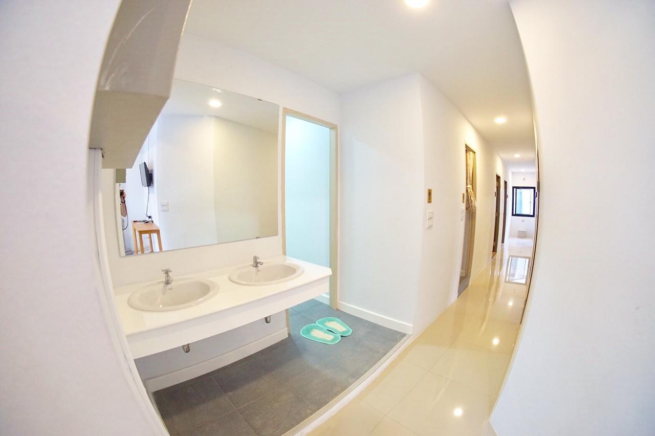 Inn Trog And Inn Soi (Adults Only) Bangkok Ngoại thất bức ảnh